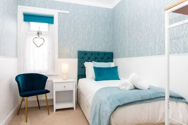 Family Ev, Özel Banyo, Bahçe Manzaralı (Red Cherry House)
