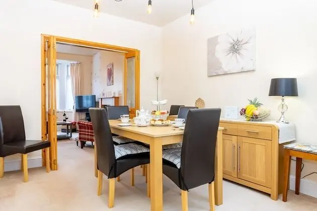 Family Ev, Özel Banyo, Bahçe Manzaralı (Red Cherry House)