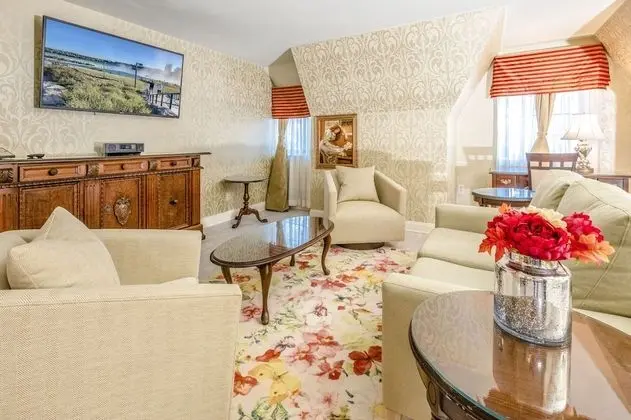 The Oxford One Bedroom Suite