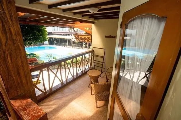 Deluxe Poolview