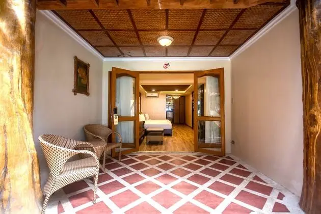 Premier Poolview