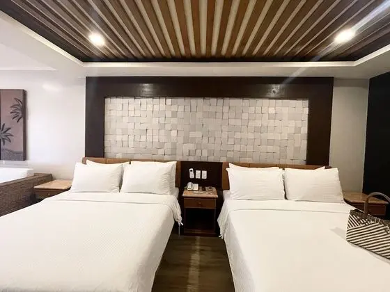 Suite Poolview