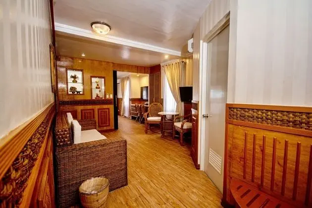 Suite Poolview