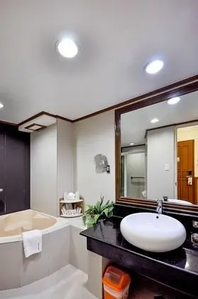 Suite Poolview