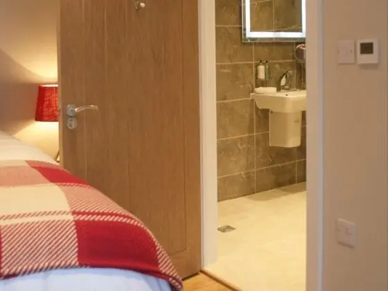 Tek Büyük veya İki Ayrı Yataklı Oda, Engellilere Uygun (Drury - Disabled Friendly)