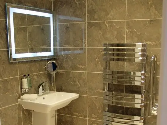 Tek Büyük veya İki Ayrı Yataklı Oda, Engellilere Uygun (Drury - Disabled Friendly)