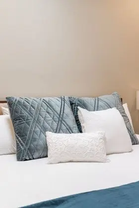 Apart Daire (3-KING Beds Center Of D-TWN LUXURY On)