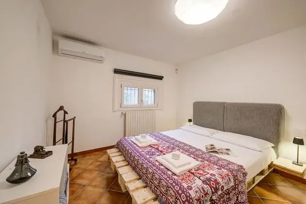 Family Apart Daire, 1 En Büyük (King) Boy Yatak ve Çekyat (Red Door Apartment Private Terrace)