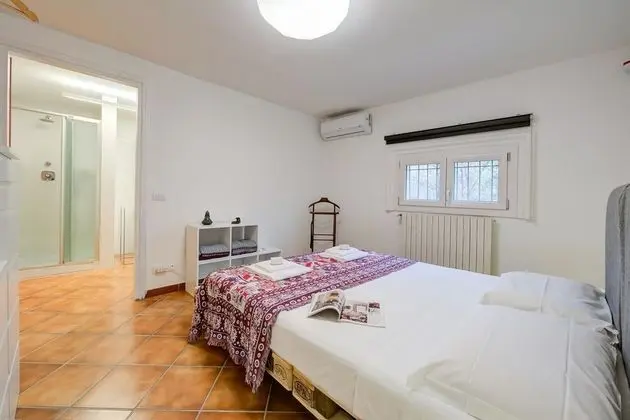 Family Apart Daire, 1 En Büyük (King) Boy Yatak ve Çekyat (Red Door Apartment Private Terrace)