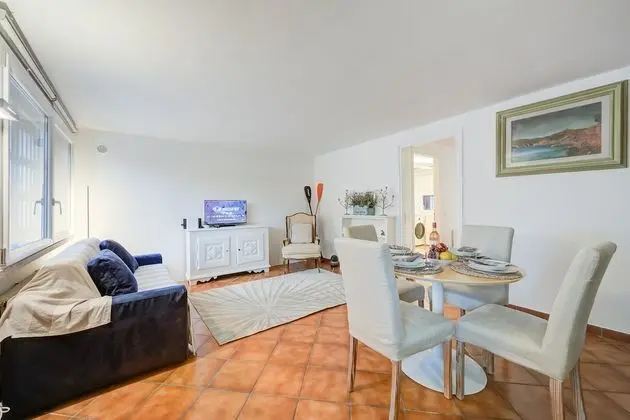 Family Apart Daire, 1 En Büyük (King) Boy Yatak ve Çekyat (Red Door Apartment Private Terrace)