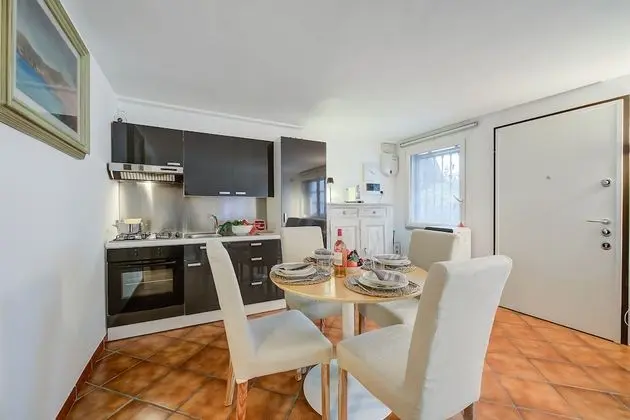 Family Apart Daire, 1 En Büyük (King) Boy Yatak ve Çekyat (Red Door Apartment Private Terrace)