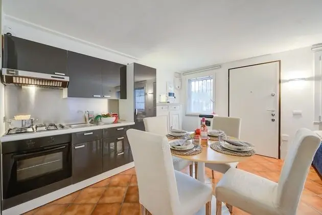 Family Apart Daire, 1 En Büyük (King) Boy Yatak ve Çekyat (Red Door Apartment Private Terrace)