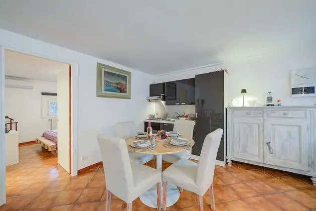 Family Apart Daire, 1 En Büyük (King) Boy Yatak ve Çekyat (Red Door Apartment Private Terrace)