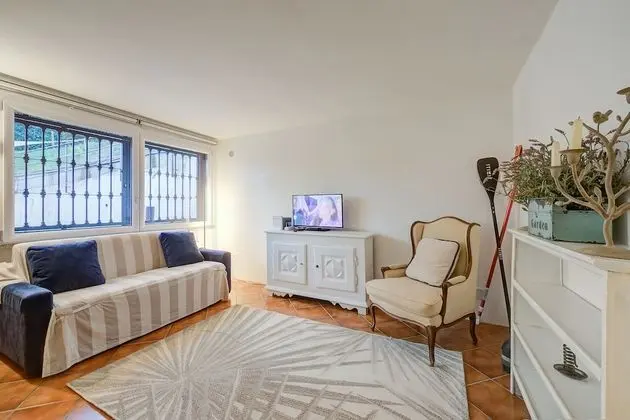 Family Apart Daire, 1 En Büyük (King) Boy Yatak ve Çekyat (Red Door Apartment Private Terrace)