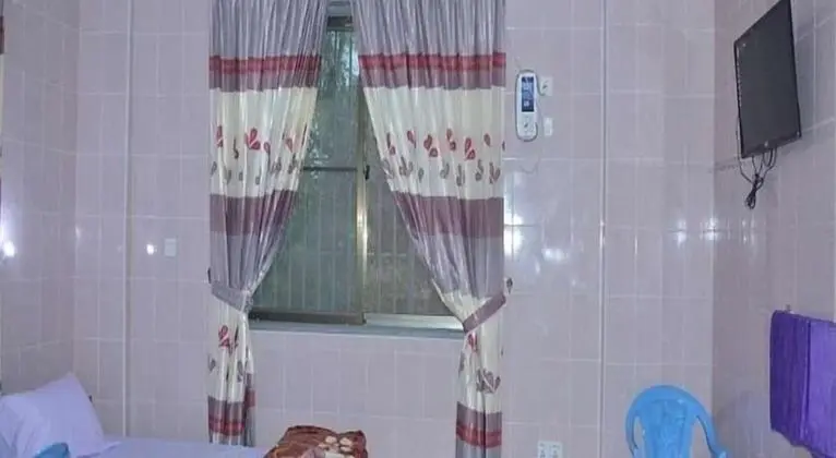 Economy Oda (outside shower)