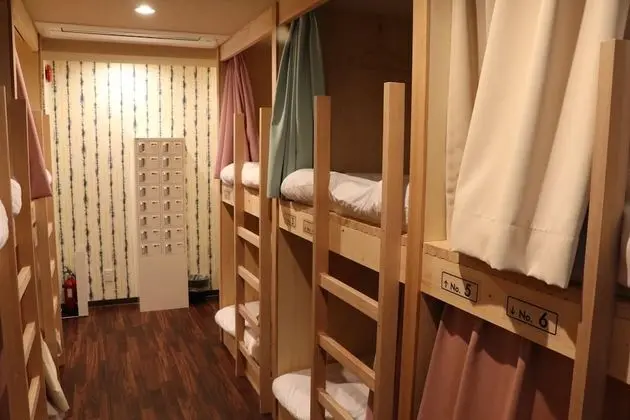 Ortak Ranzalı Oda, Sadece kadınlar için