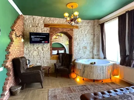 Jakuzili Balayı Odası, Bahçe Manzaralı, Jakuzili