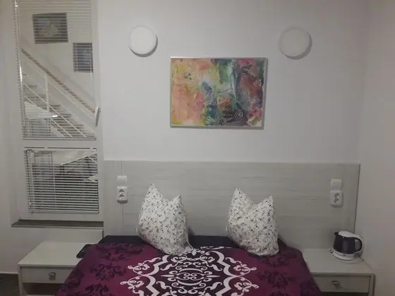 Economy Oda (room 3 Iris)