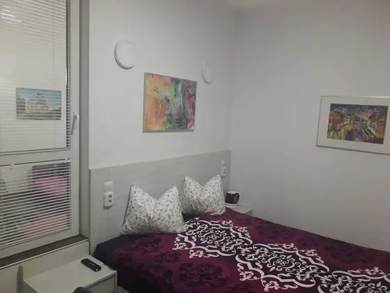 Economy Oda (room 3 Iris)