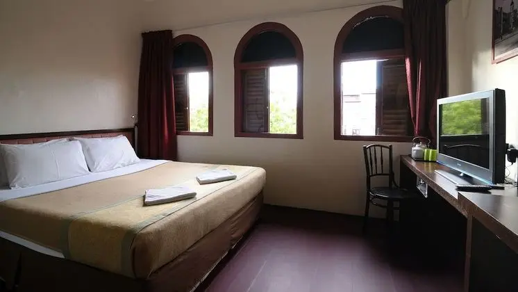 Superior Double (Shared Bathroom)