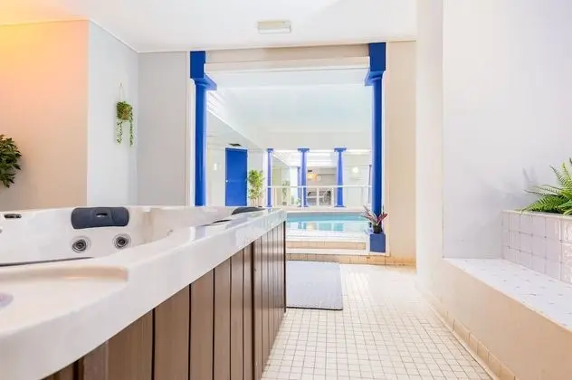 Kapalı spa küveti