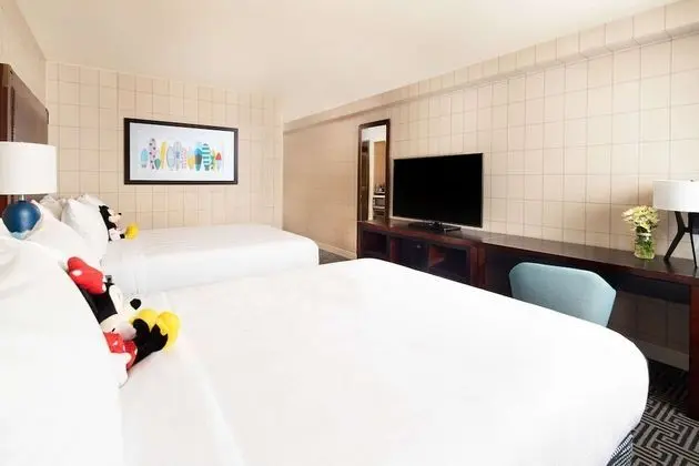 Premium Oda, 2 Büyük (Queen) Boy Yatak, Buzdolabı ve Mikrodalga, Park Manzaralı