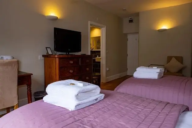 Tek Büyük veya İki Ayrı Yataklı Oda, Banyolu/Duşlu (Room 3)