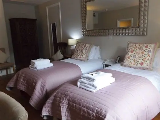 Tek Büyük veya İki Ayrı Yataklı Oda, Banyolu/Duşlu (Room 3)