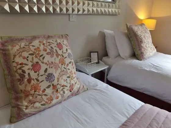 Tek Büyük veya İki Ayrı Yataklı Oda, Banyolu/Duşlu (Room 3)