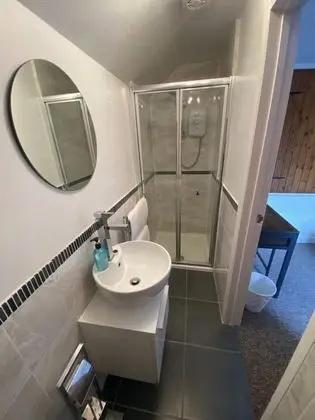 Kır Evi, Banyolu/Duşlu, Avlu Manzaralı (Cottage)