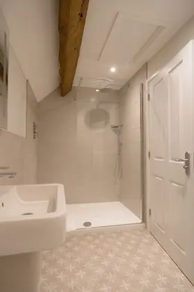 Tek Büyük Yataklı Oda, Banyolu/Duşlu