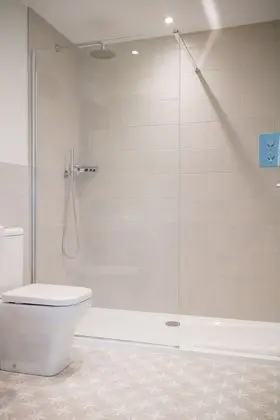 Tek Büyük Yataklı Oda, Banyolu/Duşlu