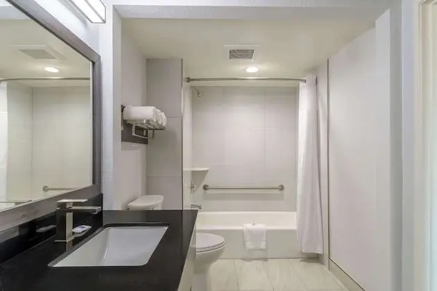 Engellilere uygun banyo