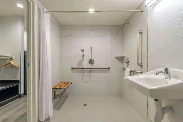 Engellilere uygun banyo