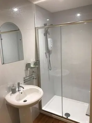 Tek Büyük Yataklı Oda, Banyolu/Duşlu (Main Building)