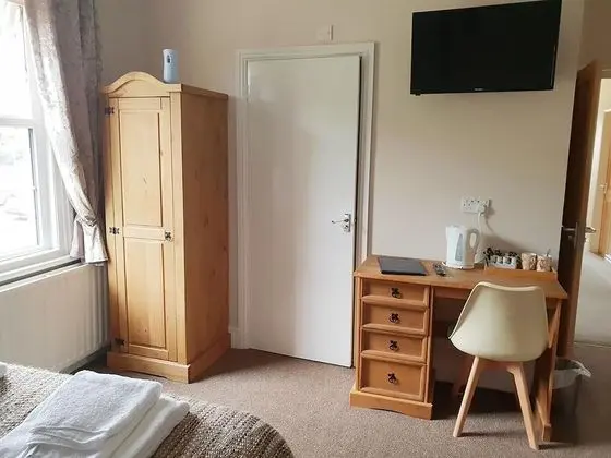 Büyük Yataklı Tek Kişilik Oda