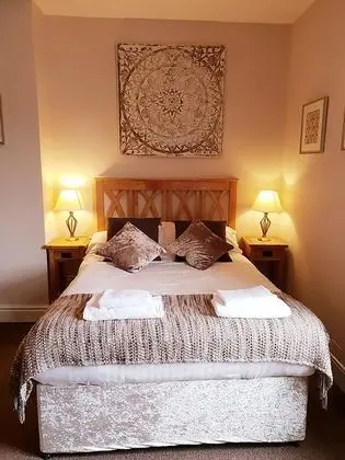 Büyük Yataklı Tek Kişilik Oda