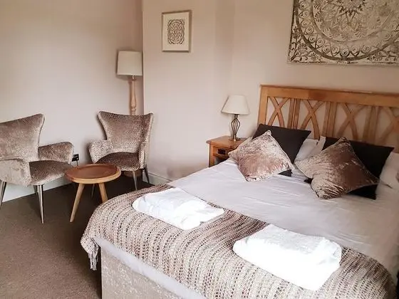 Büyük Yataklı Tek Kişilik Oda