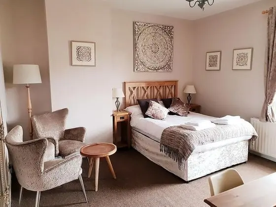 Büyük Yataklı Tek Kişilik Oda