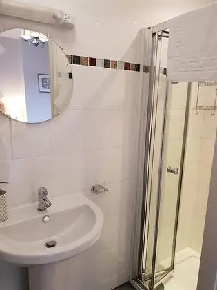 Büyük Yataklı Tek Kişilik Oda