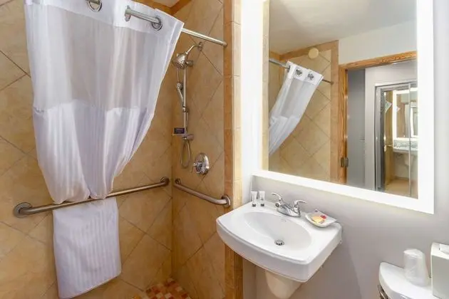 Premium Oda, 1 Büyük (Queen) Boy Yatak, Engellilere Uygun, Nehir Manzaralı