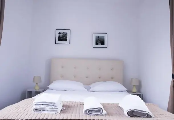 Tek Büyük Yataklı Oda, Ortak Banyo