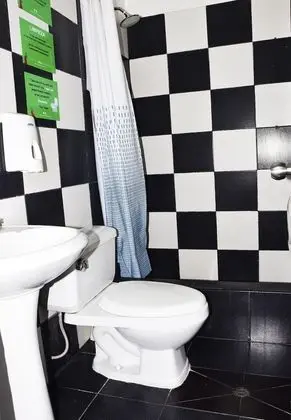 Tek Büyük Yataklı Oda, Ortak Banyo