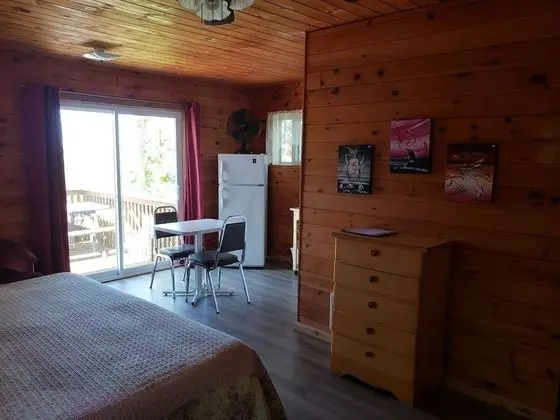 Hitchin' Post  Cabin