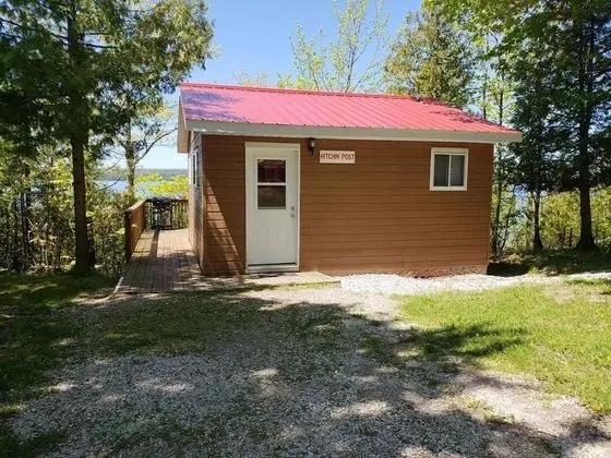 Hitchin' Post  Cabin