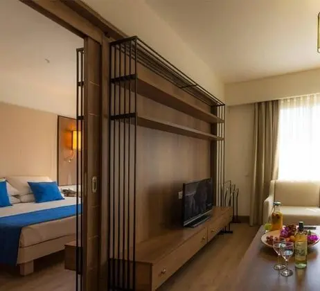 Luxury Oda