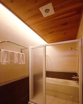 Dört Kişilik Oda, Ortak Banyo (101)