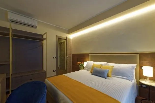 Deluxe Tek Büyük Yataklı Oda (CAMERA 2 RR)