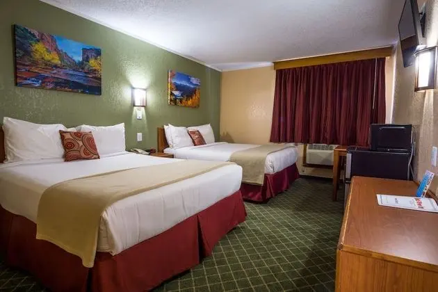 Basic Oda, 2 Büyük (Queen) Boy Yatak