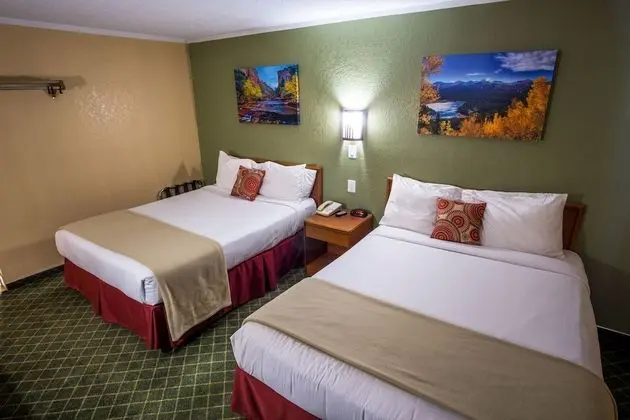 Basic Oda, 2 Büyük (Queen) Boy Yatak